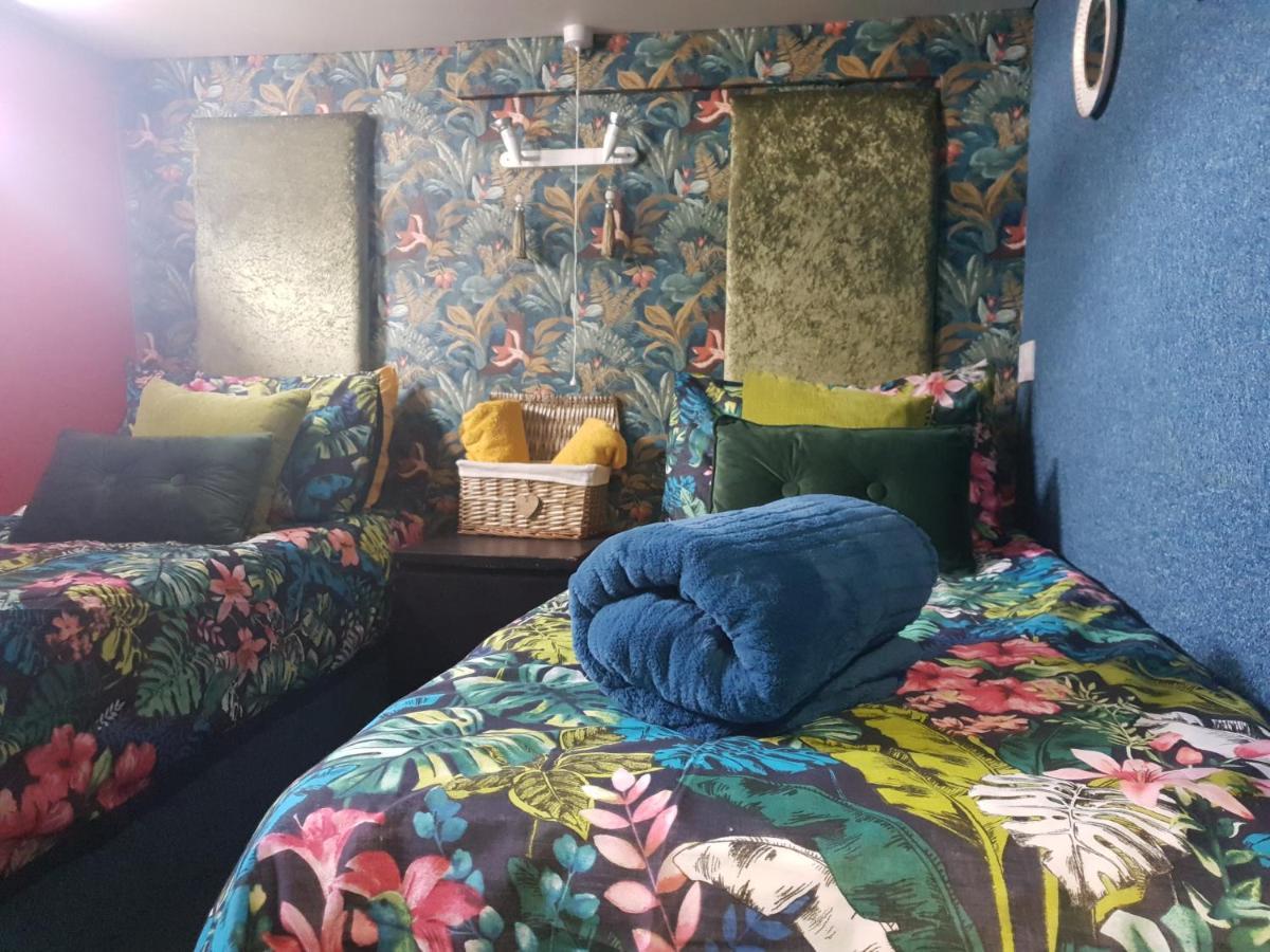 Jasmine Coral Jay Boutique Boatel Ocean Village Gibraltar Exteriör bild