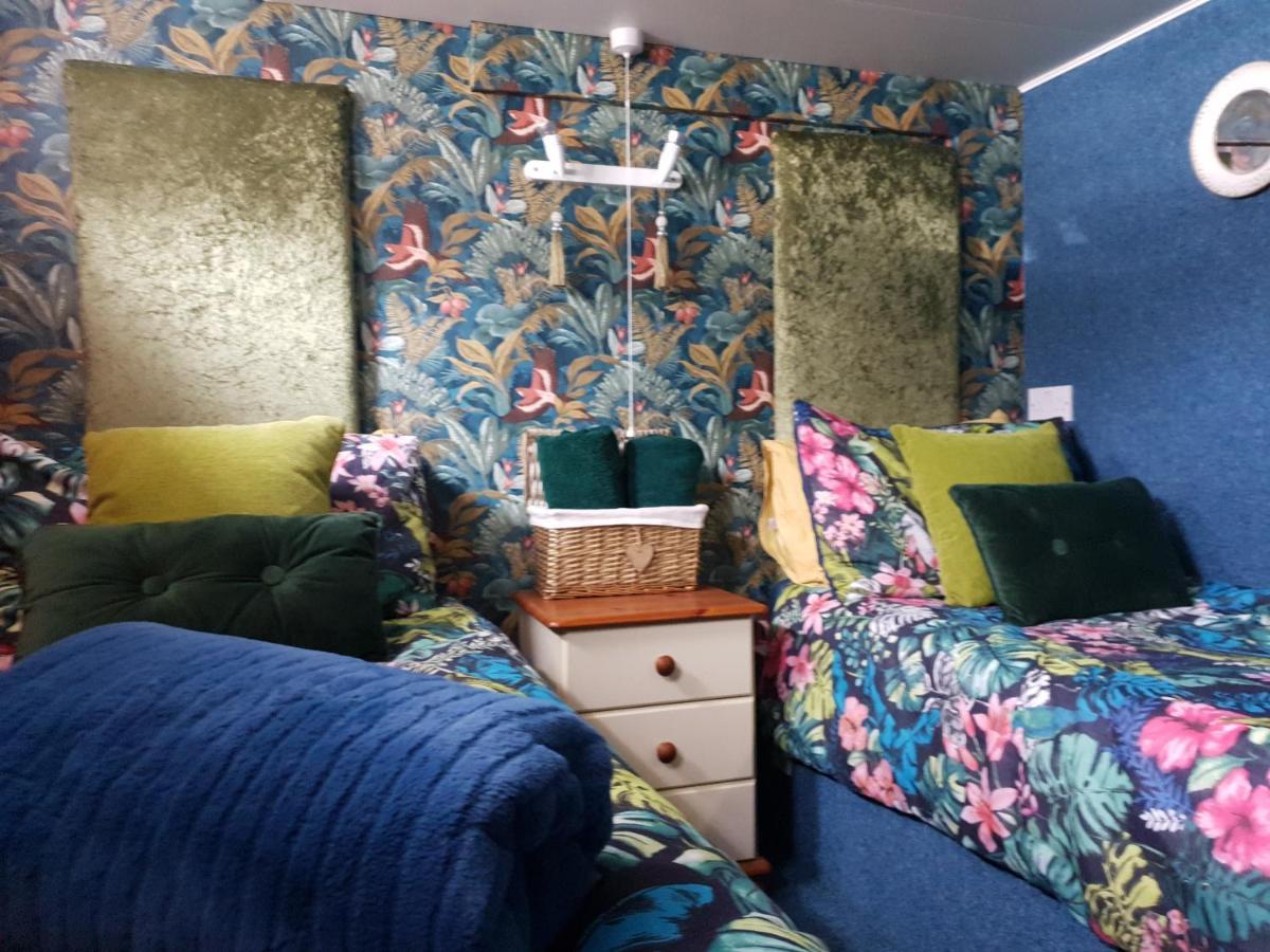 Jasmine Coral Jay Boutique Boatel Ocean Village Gibraltar Exteriör bild