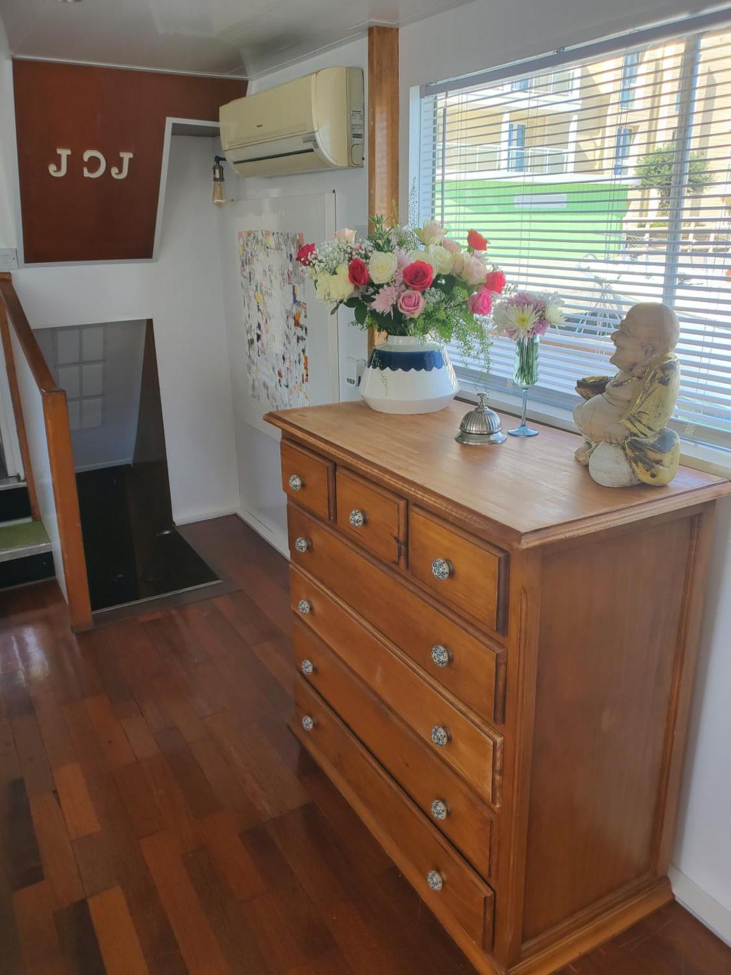 Jasmine Coral Jay Boutique Boatel Ocean Village Gibraltar Exteriör bild