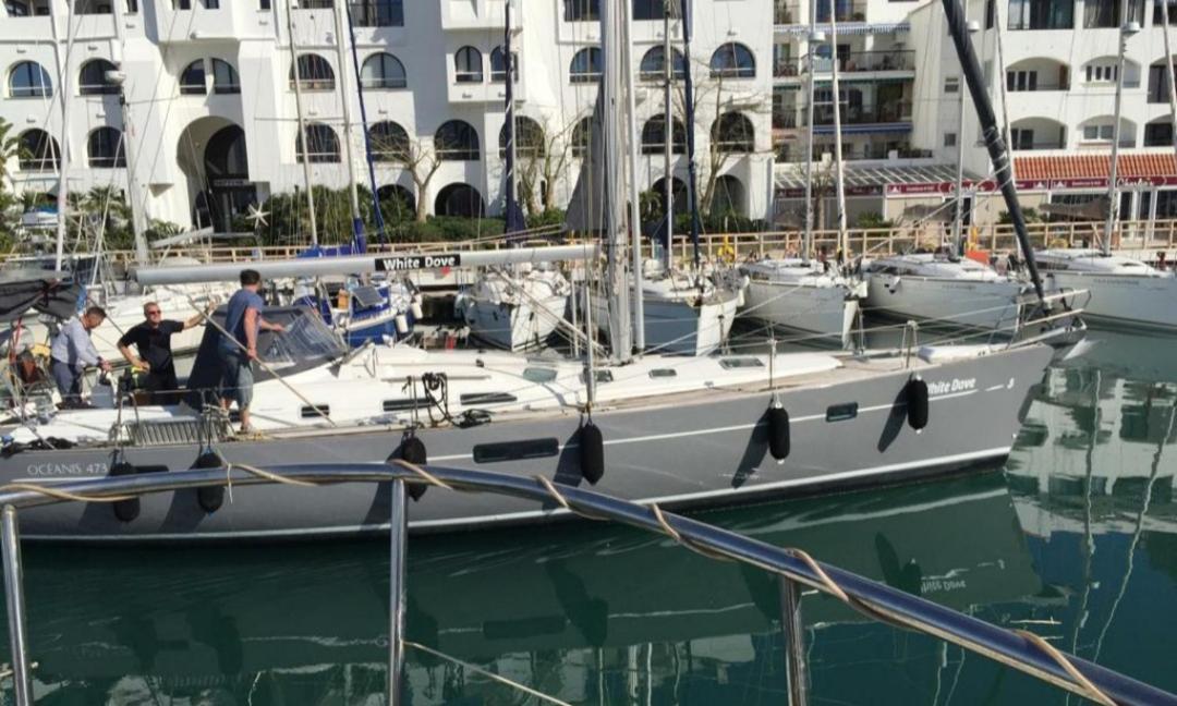 Jasmine Coral Jay Boutique Boatel Ocean Village Gibraltar Rum bild