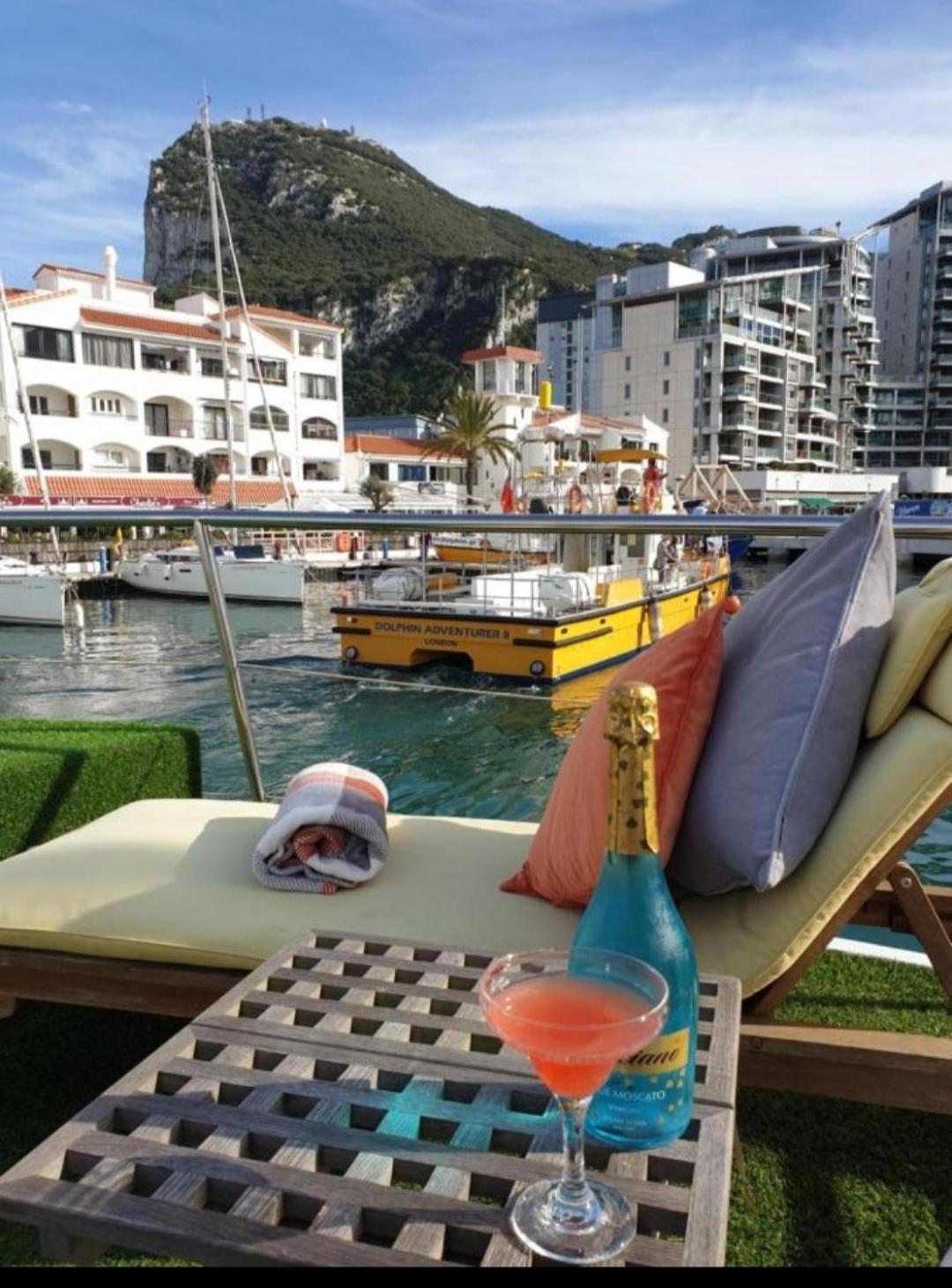 Jasmine Coral Jay Boutique Boatel Ocean Village Gibraltar Exteriör bild