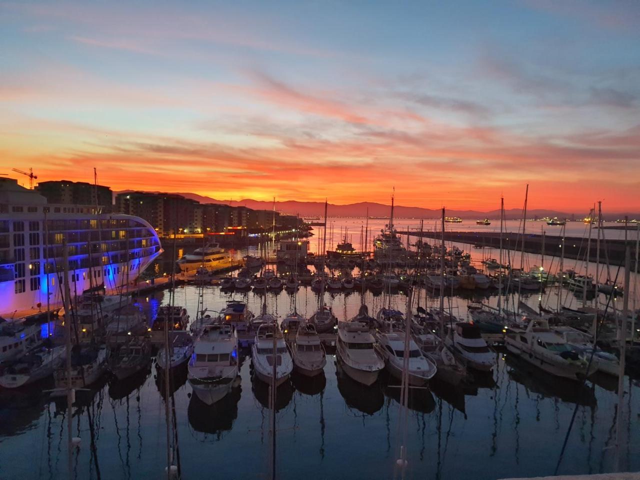 Jasmine Coral Jay Boutique Boatel Ocean Village Gibraltar Exteriör bild